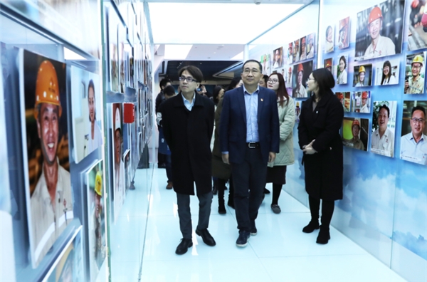 远东控股庄太纬率队参访中信特钢(图1)