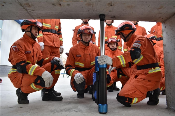 新疆森林消防：加强装备操作训练发挥装备最大效能(图3)