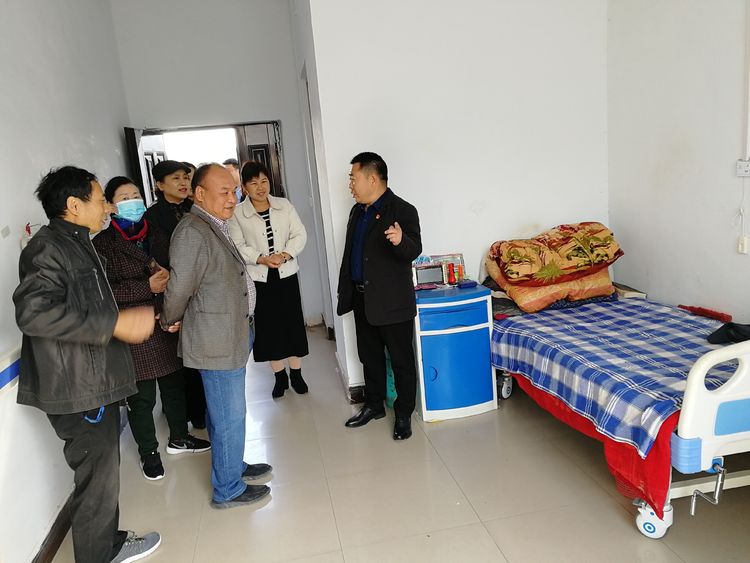 情暖柏树敬老院 河南省中小企业发展促进会走进柏树送爱心(图4)