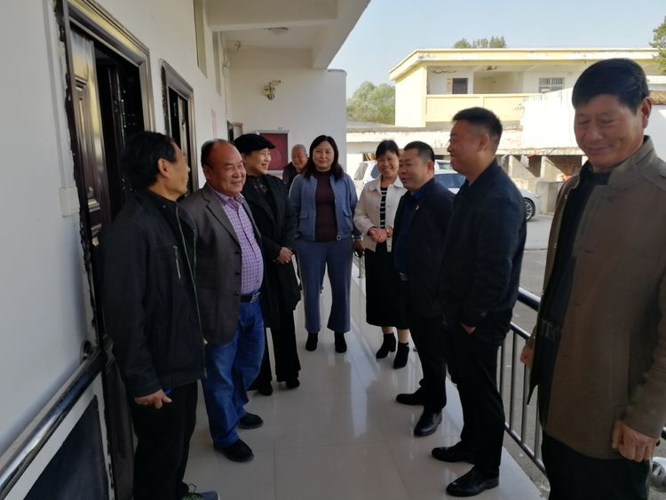 情暖柏树敬老院 河南省中小企业发展促进会走进柏树送爱心(图5)
