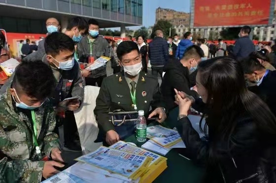 首届退役军人就业双选会在四川内江举行(图3)