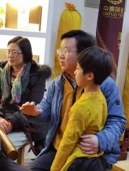 美女导演喻一推出处女作《恨水不成冰》(图9) 美女导演喻一推出处女作《恨水不成冰》(图9)