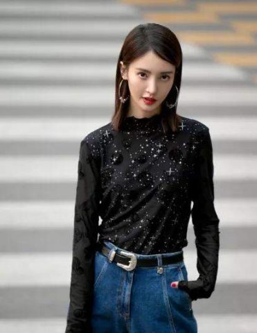 贾乃亮绯闻后金晨又与李易峰现身同公寓？