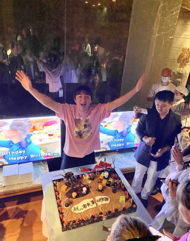 王思聪33岁生日阵仗大！私人飞机接送游艇出海，数名美女全程陪(图2)