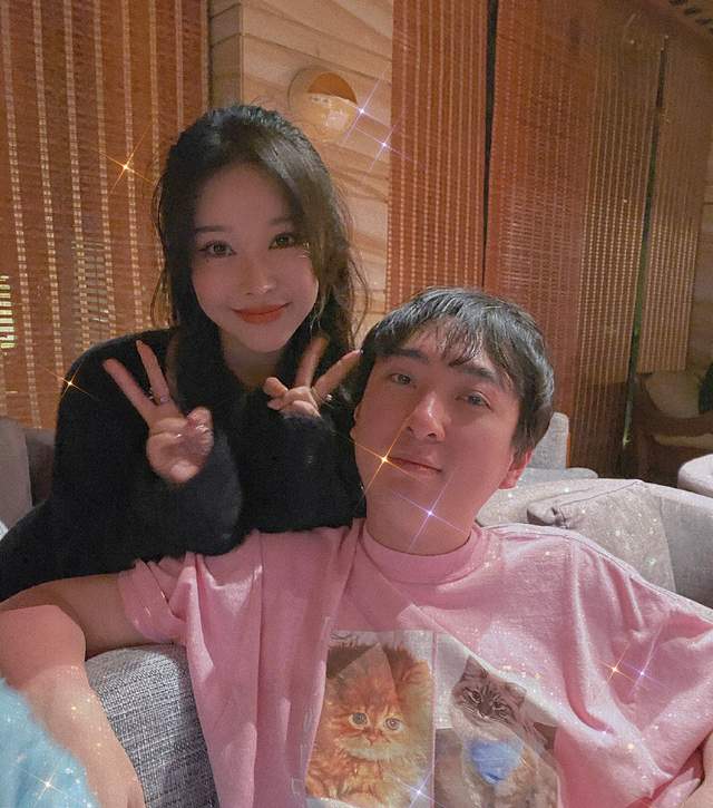 王思聪33岁生日阵仗大！私人飞机接送游艇出海，数名美女全程陪(图4)