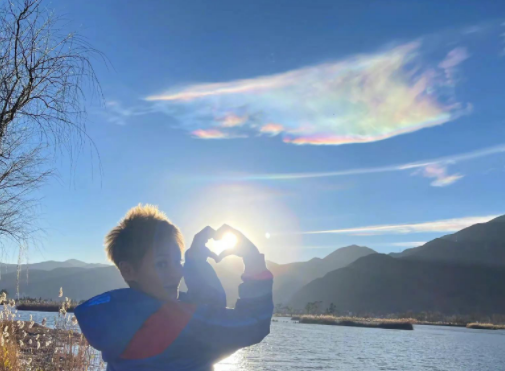 宁静拍到了七彩祥云