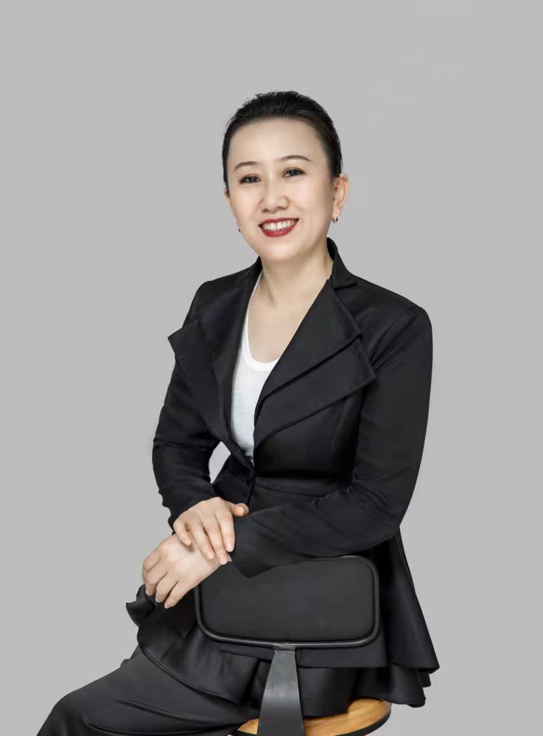 记郜氏正骨传承人、正骨专家——卢艳君(图1)