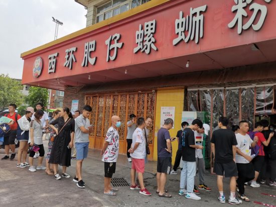 西环肥仔30多年只做一碗螺蛳粉，用心多一点奉献出绝世美味