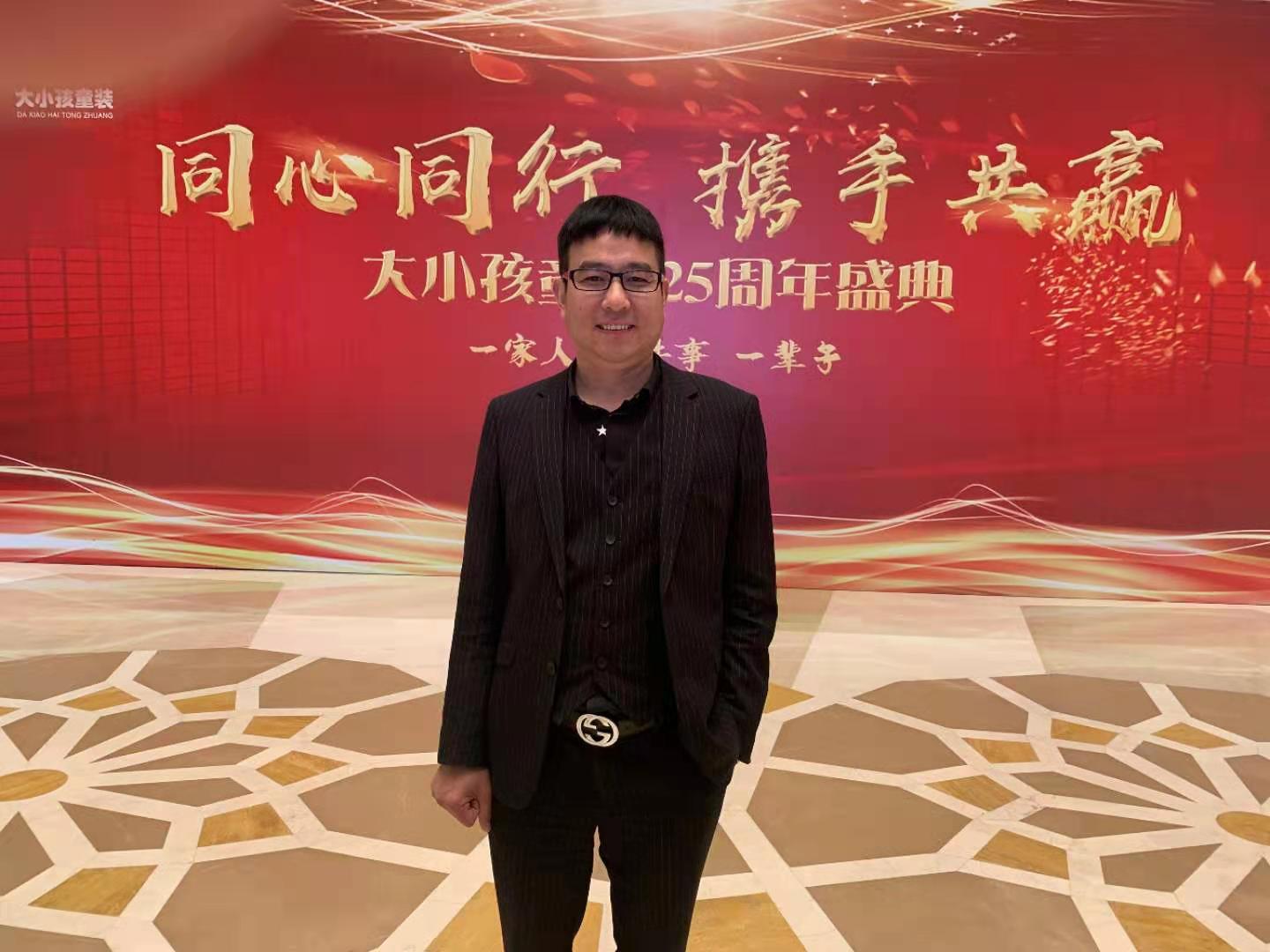“同心同行，携手共赢”大小孩少儿童装展示盛宴盛大开启