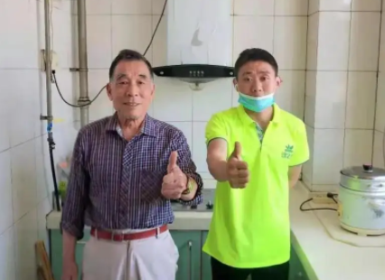 绿之源举行“慰问公益清洗”活动